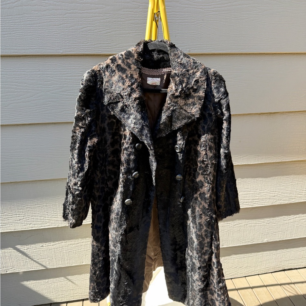 Elegant Black Leopard Print Women's Coat - Picture 12 of 12